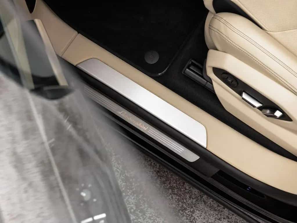 Lamborghini Urus MY20 03/2020-photo-14