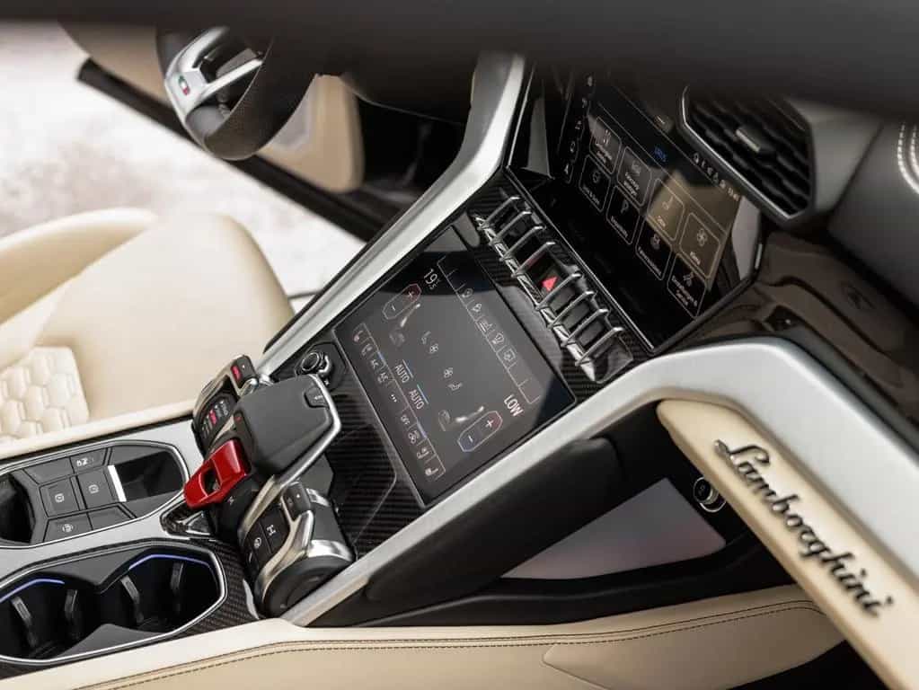 Lamborghini Urus MY20 03/2020-photo-23