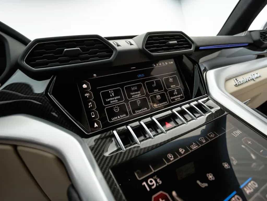 Lamborghini Urus MY20 03/2020-photo-25