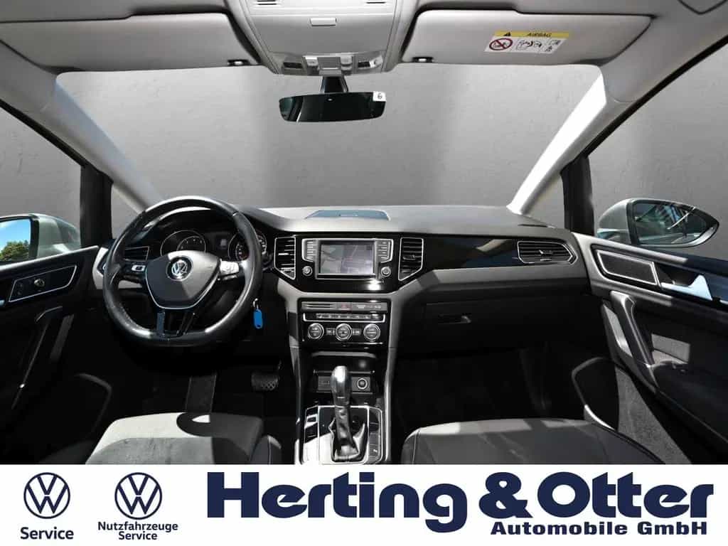 Volkswagen Golf Sportsvan Highline Sport AHK PDC Temp Radio 08/2017-photo-10