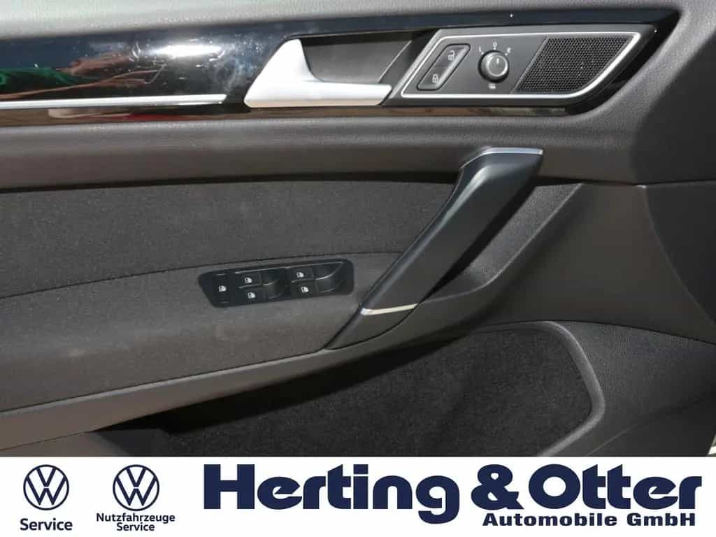 Volkswagen Golf Sportsvan Highline Sport AHK PDC Temp Radio 08/2017-photo-12