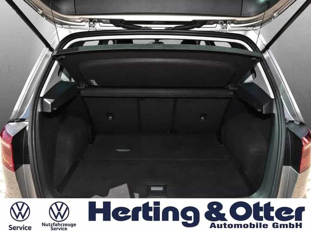 Volkswagen Golf Sportsvan Highline Sport AHK PDC Temp Radio 08/2017-photo-14