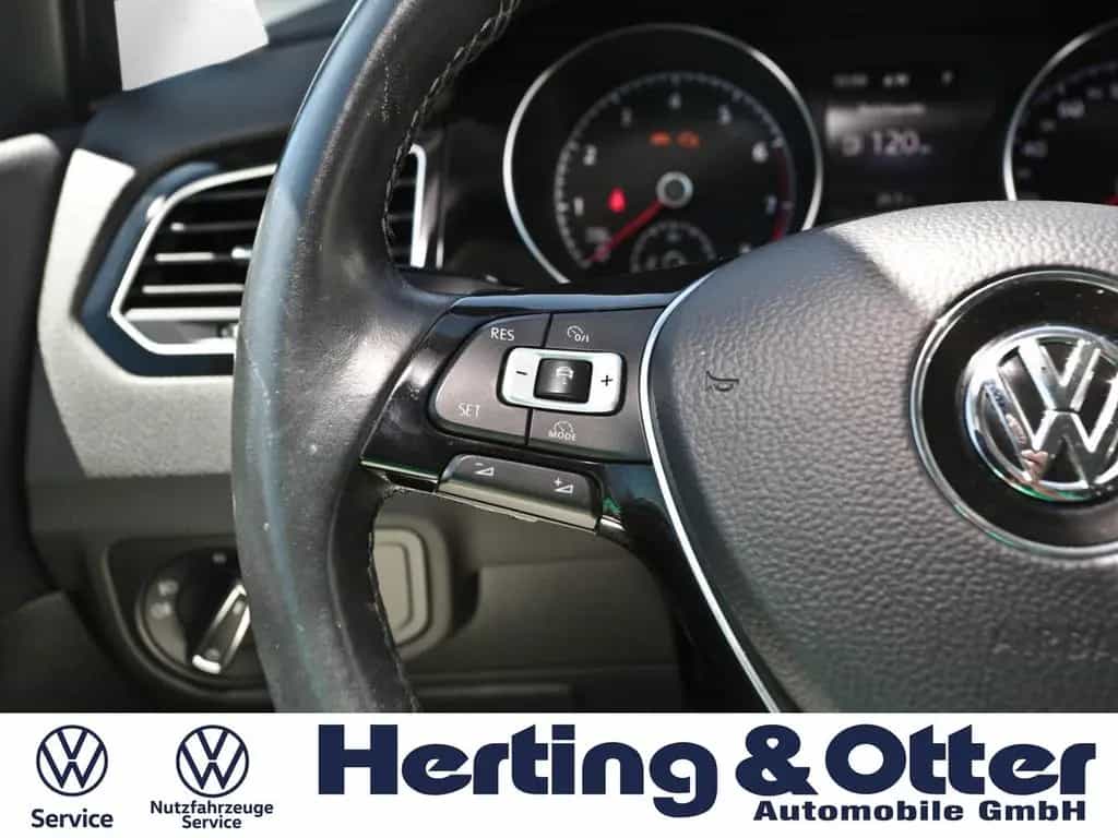 Volkswagen Golf Sportsvan Highline Sport AHK PDC Temp Radio 08/2017-photo-18