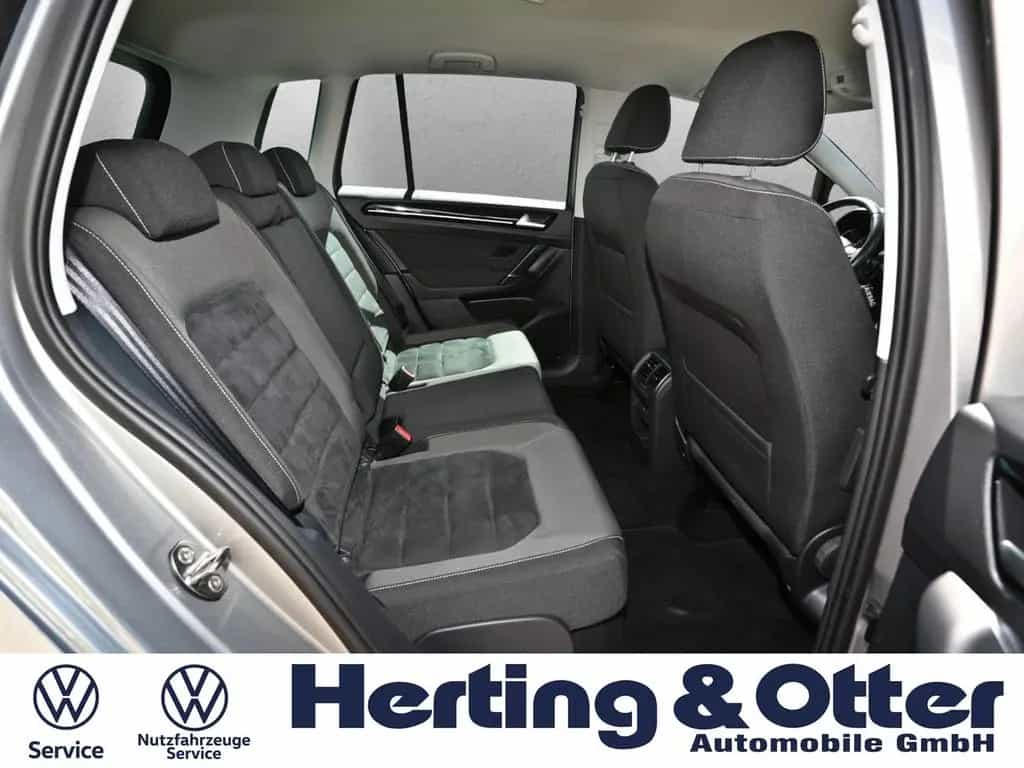 Volkswagen Golf Sportsvan Highline Sport AHK PDC Temp Radio 08/2017-photo-6