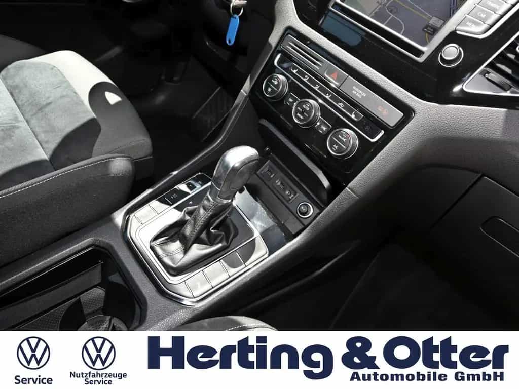 Volkswagen Golf Sportsvan Highline Sport AHK PDC Temp Radio 08/2017-photo-8