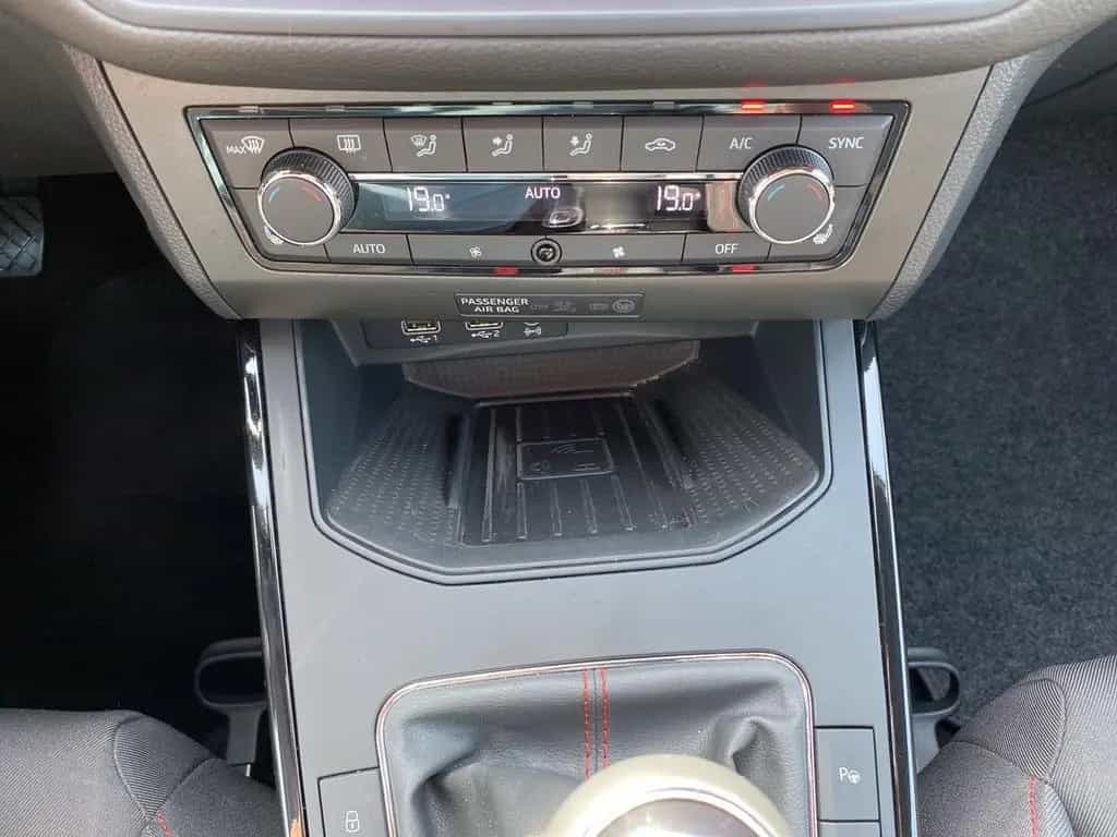 Seat Arona FR 1.5 TSI AHK+LED+NAVI+KLIMA+PARKLENK+SHZ 07/2018-photo-17