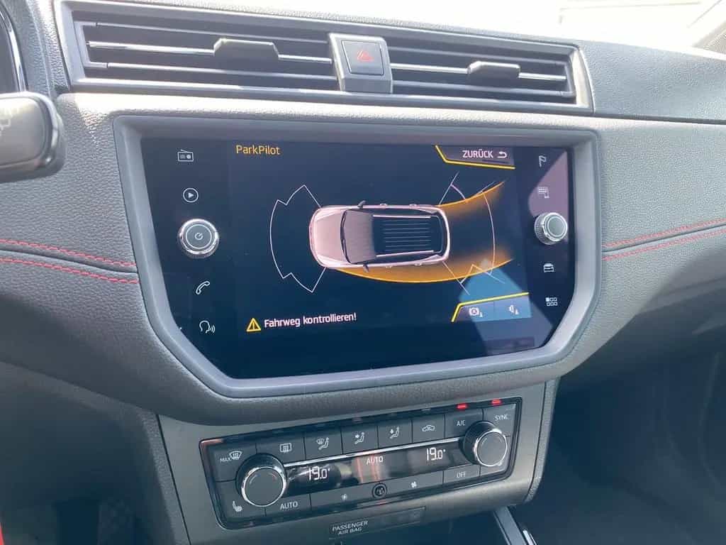 Seat Arona FR 1.5 TSI AHK+LED+NAVI+KLIMA+PARKLENK+SHZ 07/2018-photo-36