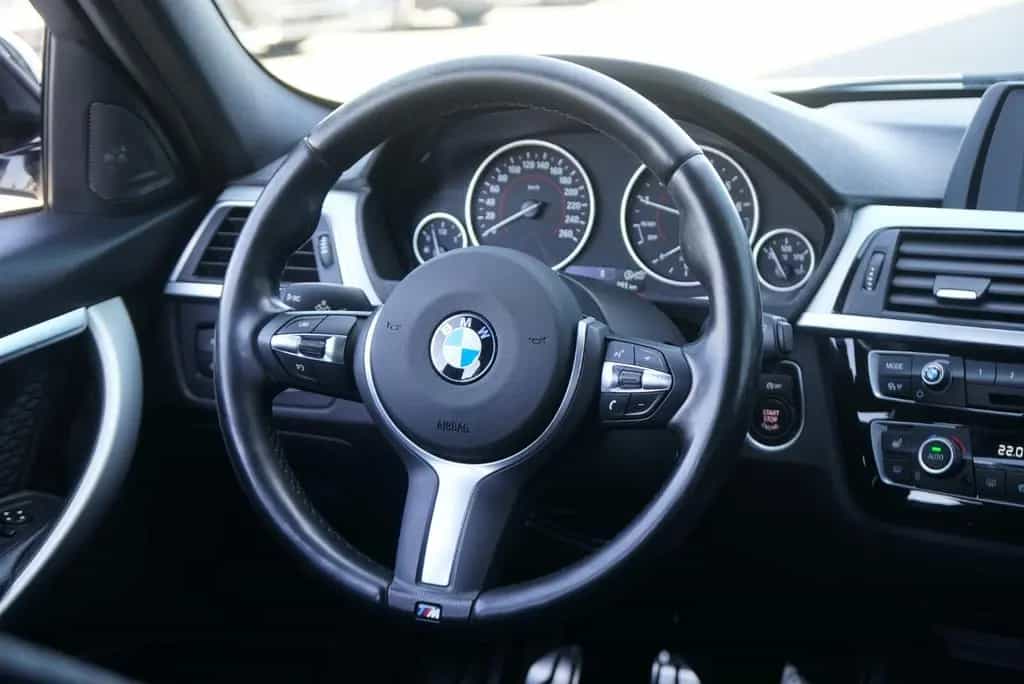 BMW 318 i Touring M Sport *Matrix*Harman-Kardon* 02/2017-photo-10