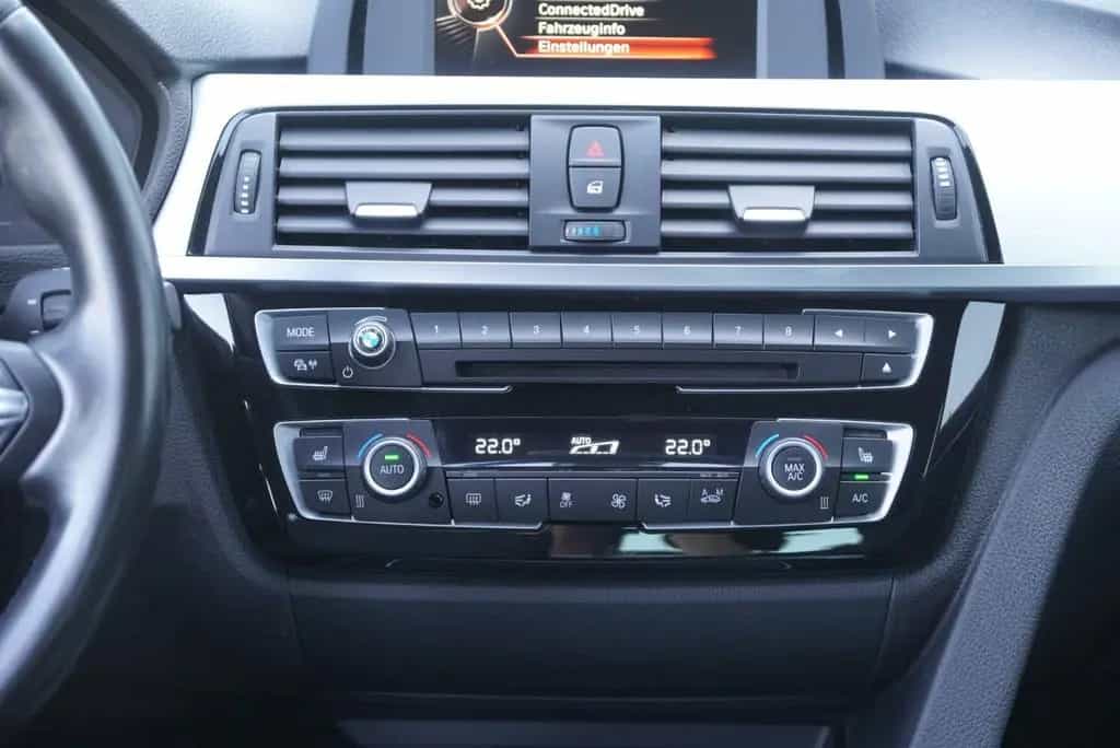BMW 318 i Touring M Sport *Matrix*Harman-Kardon* 02/2017-photo-13