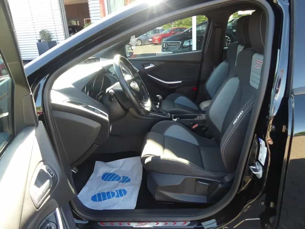 Ford Focus Lim. ST Navi*SHZ*Sportpaket 10/2015-photo-12