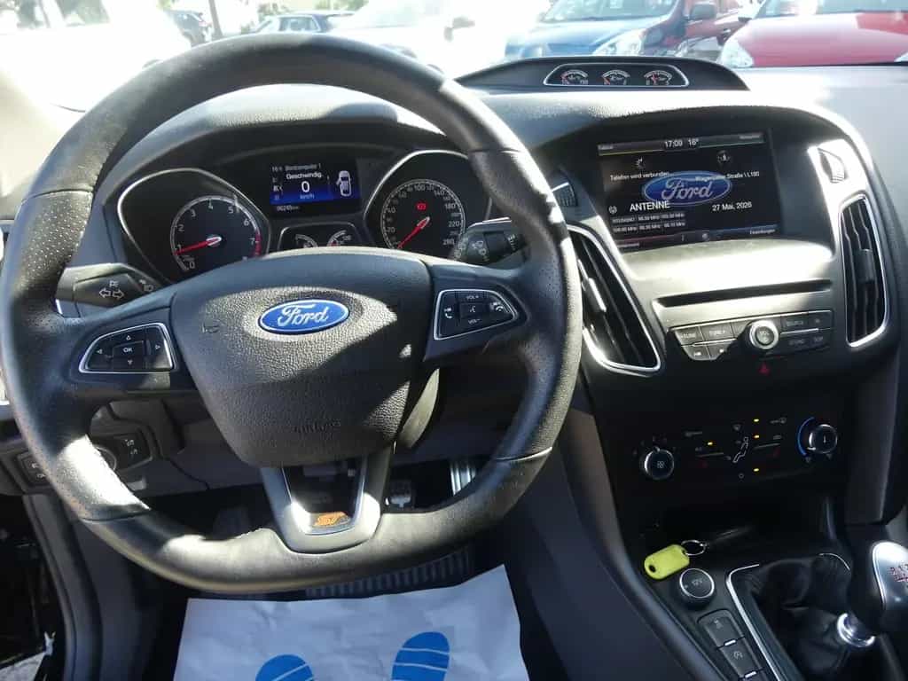 Ford Focus Lim. ST Navi*SHZ*Sportpaket 10/2015-photo-15
