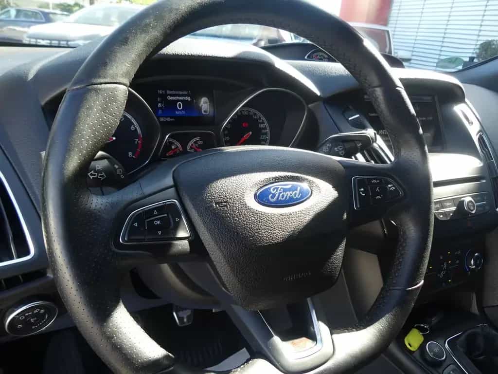 Ford Focus Lim. ST Navi*SHZ*Sportpaket 10/2015-photo-16