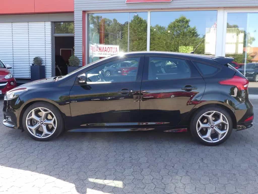 Ford Focus Lim. ST Navi*SHZ*Sportpaket 10/2015-photo-2