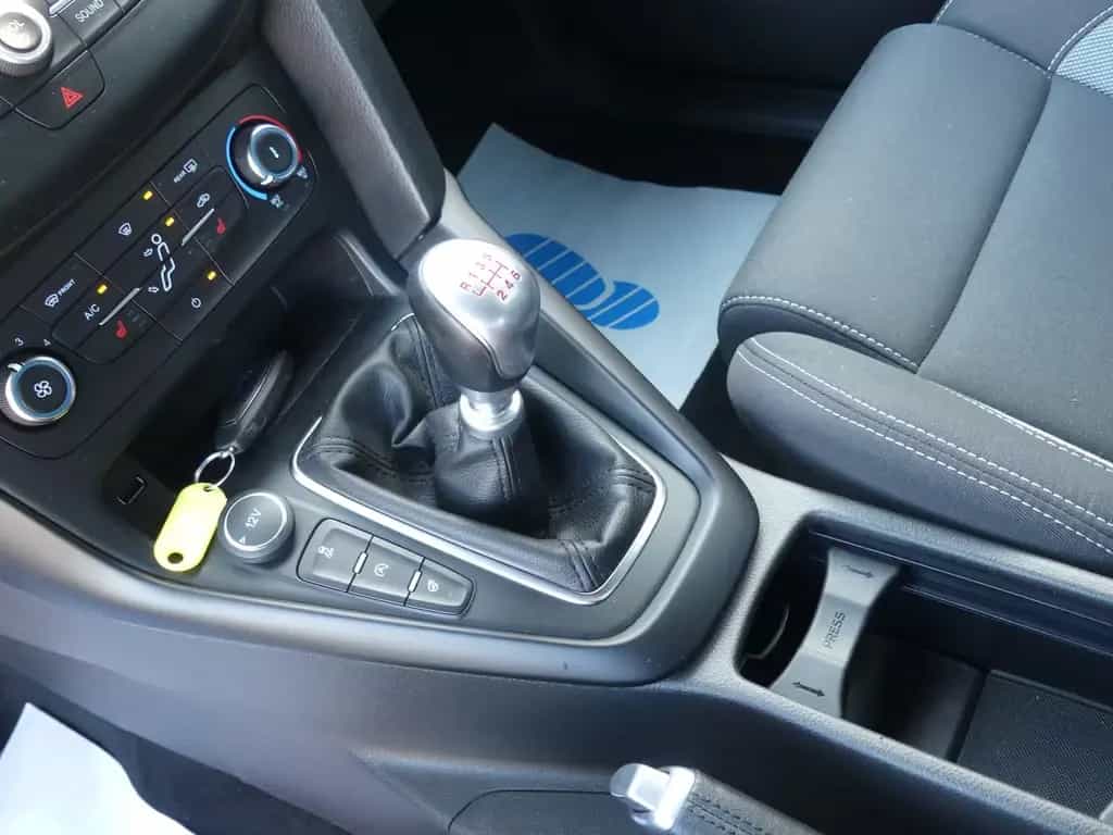 Ford Focus Lim. ST Navi*SHZ*Sportpaket 10/2015-photo-21