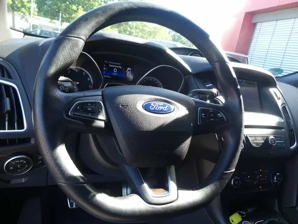 Ford Focus Lim. ST Navi*SHZ*Sportpaket 10/2015-photo-22