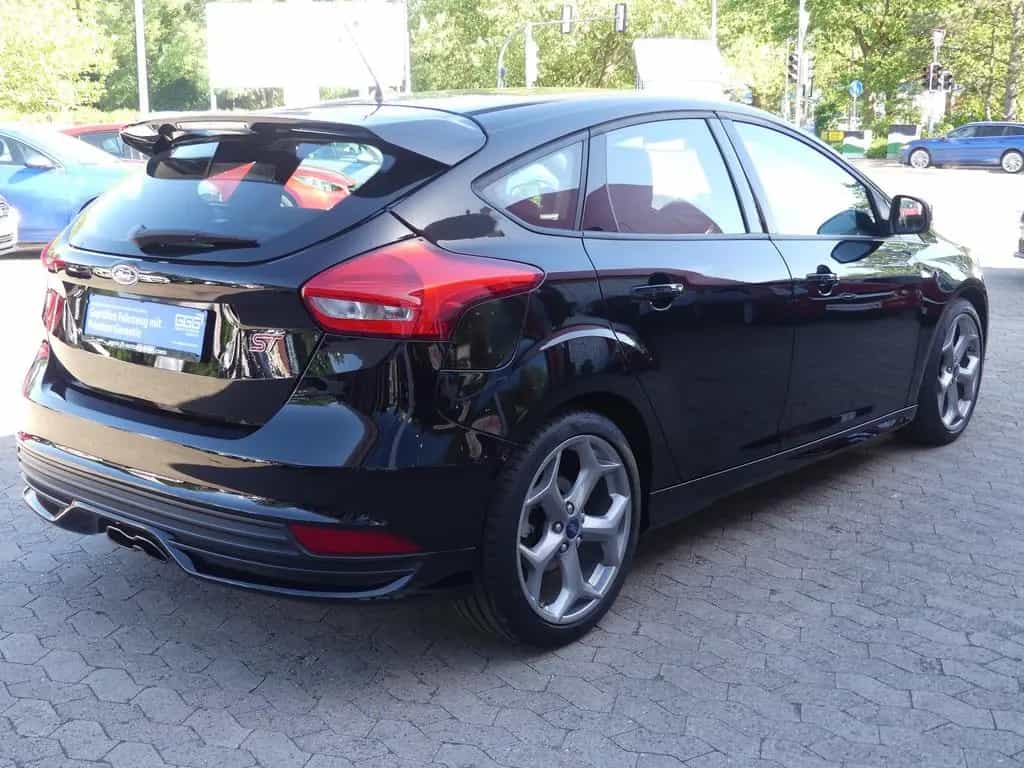Ford Focus Lim. ST Navi*SHZ*Sportpaket 10/2015-photo-5