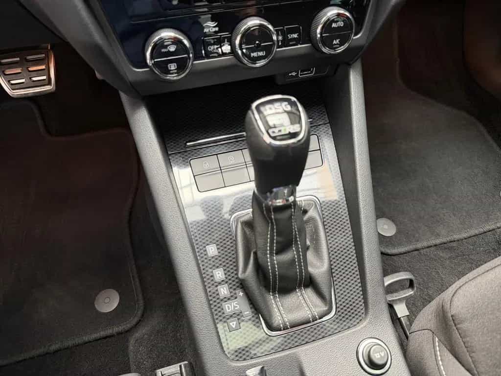 Skoda Octavia COMBI RS BLACK DSG NAVI+PANO+LED+KAMERA+ 06/2018-photo-12