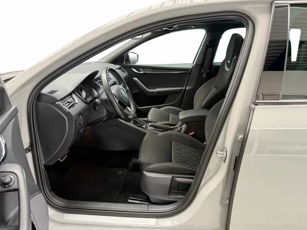 Skoda Octavia COMBI RS BLACK DSG NAVI+PANO+LED+KAMERA+ 06/2018-photo-13