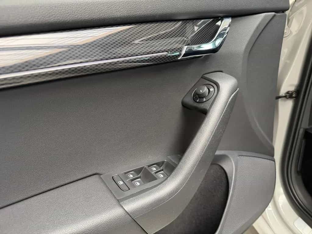 Skoda Octavia COMBI RS BLACK DSG NAVI+PANO+LED+KAMERA+ 06/2018-photo-17