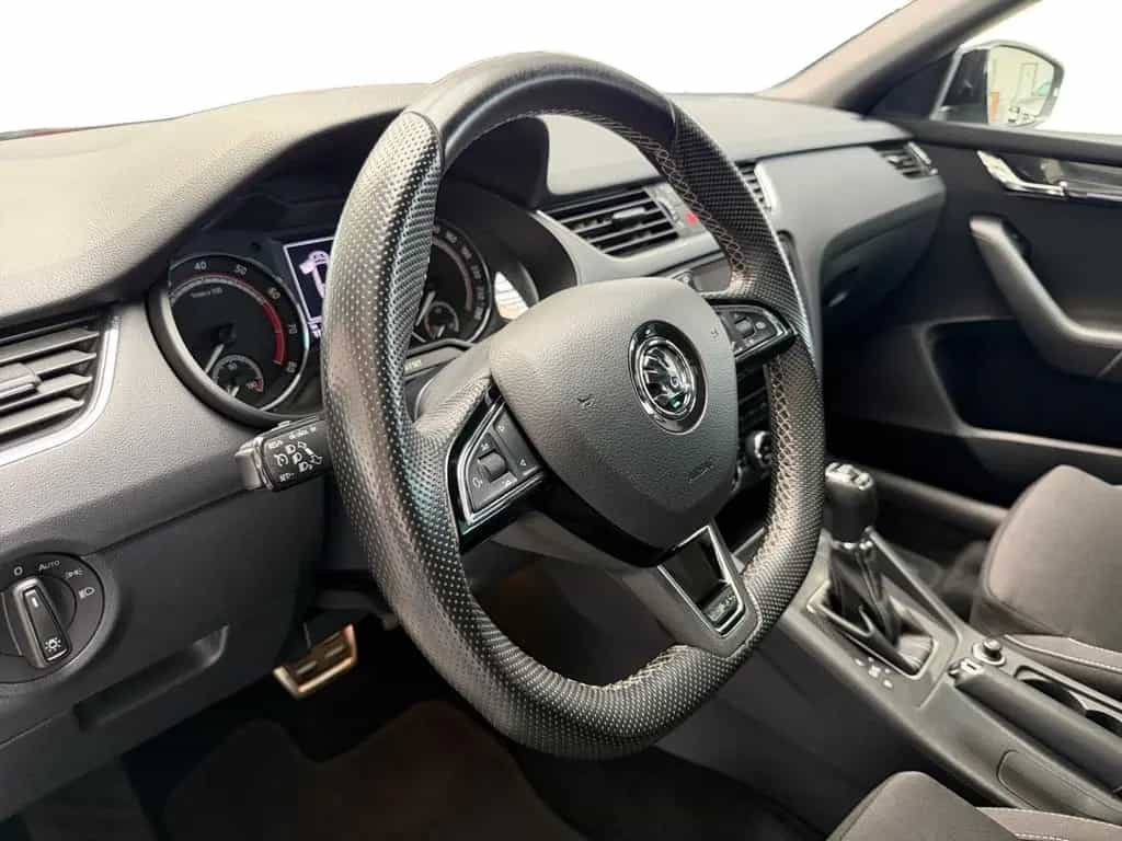 Skoda Octavia COMBI RS BLACK DSG NAVI+PANO+LED+KAMERA+ 06/2018-photo-6