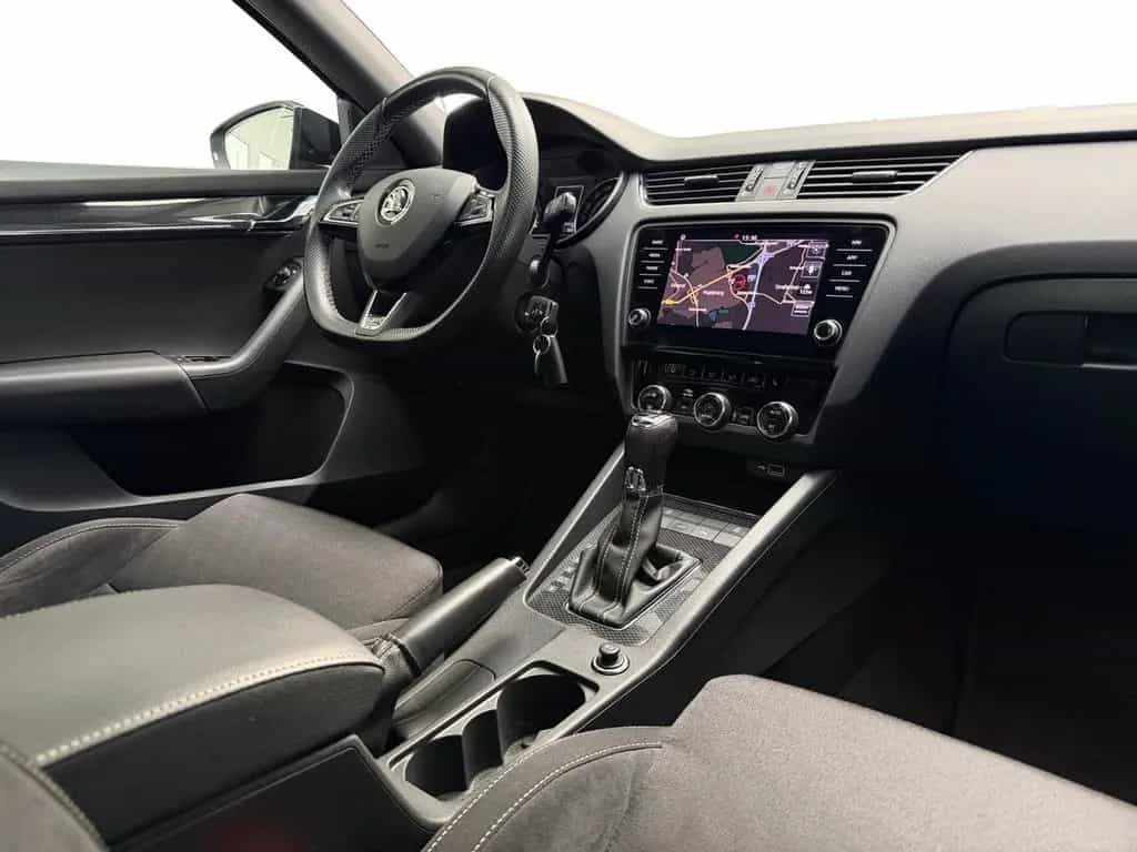 Skoda Octavia COMBI RS BLACK DSG NAVI+PANO+LED+KAMERA+ 06/2018-photo-9