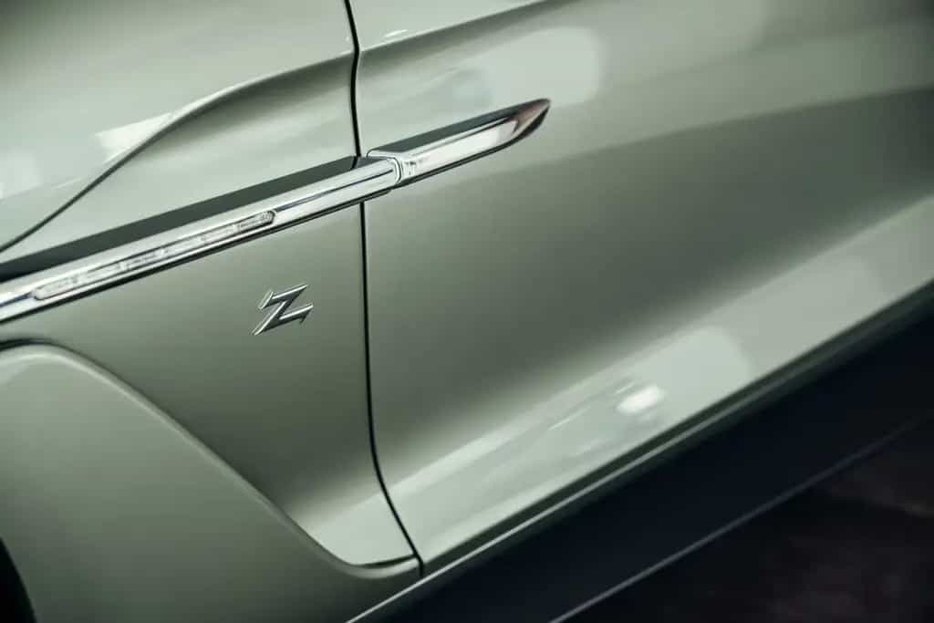 Aston Martin Vanquish Zagato Volante, 1. Hand, 1 of 99 04/2018-photo-11