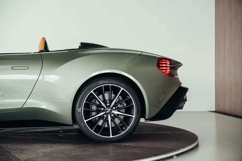 Aston Martin Vanquish Zagato Volante, 1. Hand, 1 of 99 04/2018-photo-13
