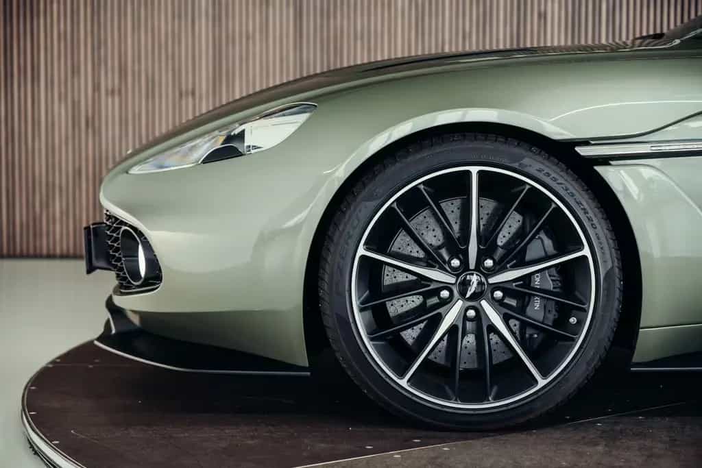 Aston Martin Vanquish Zagato Volante, 1. Hand, 1 of 99 04/2018-photo-16