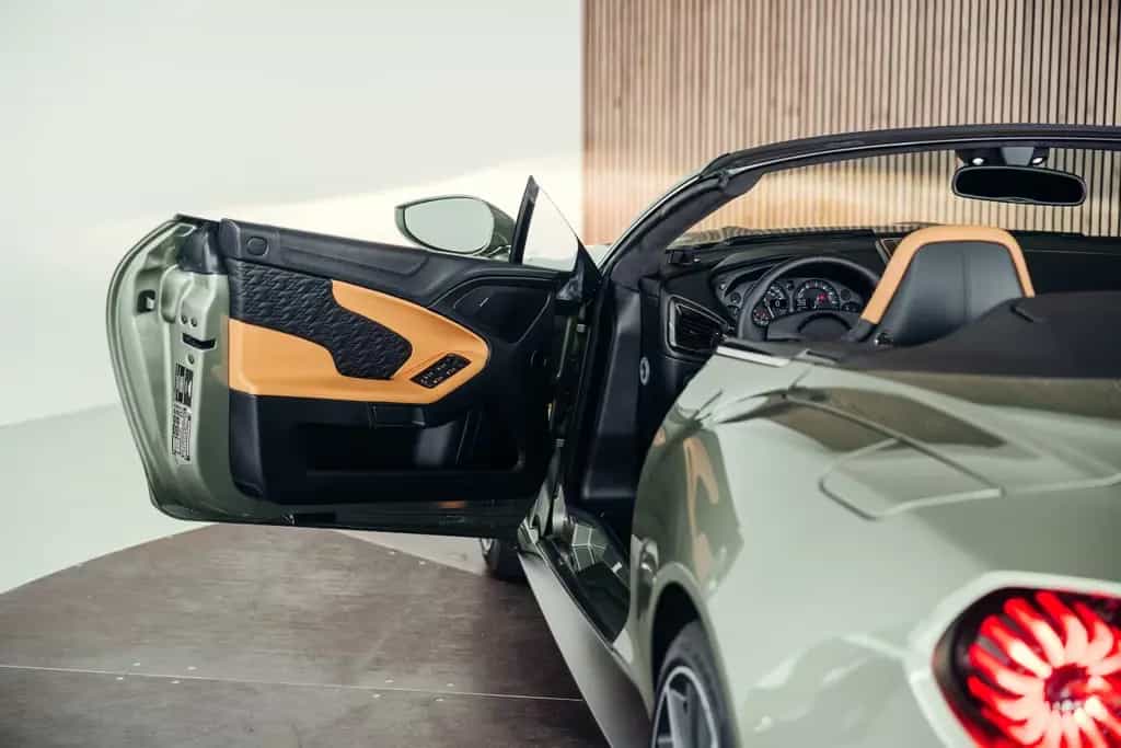 Aston Martin Vanquish Zagato Volante, 1. Hand, 1 of 99 04/2018-photo-19