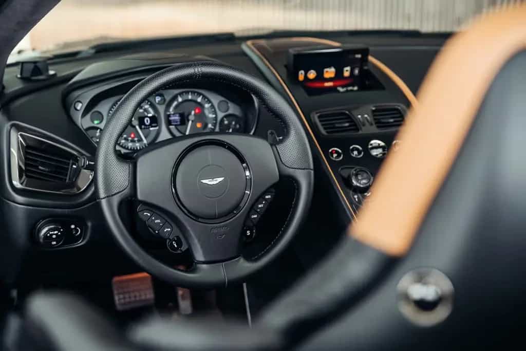 Aston Martin Vanquish Zagato Volante, 1. Hand, 1 of 99 04/2018-photo-22