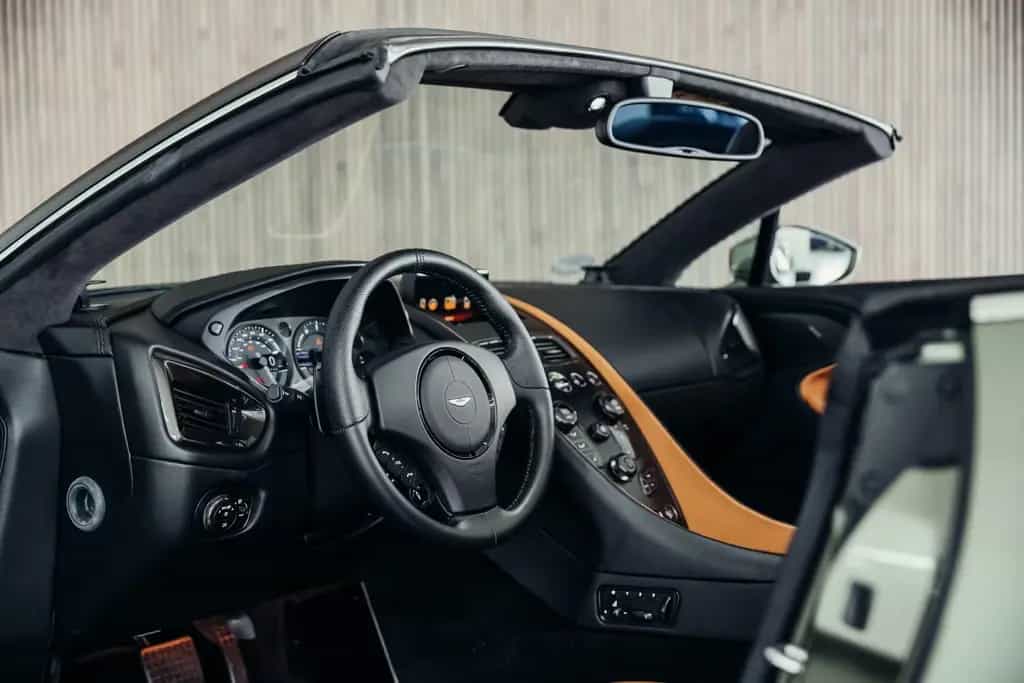 Aston Martin Vanquish Zagato Volante, 1. Hand, 1 of 99 04/2018-photo-23