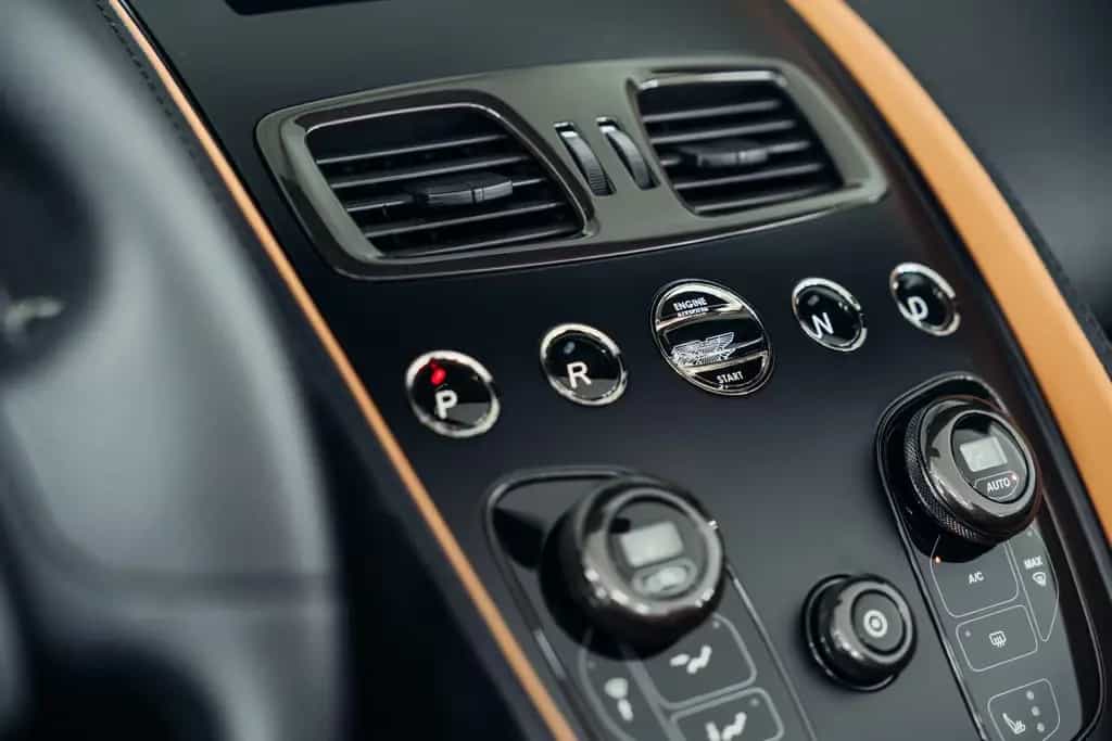Aston Martin Vanquish Zagato Volante, 1. Hand, 1 of 99 04/2018-photo-27