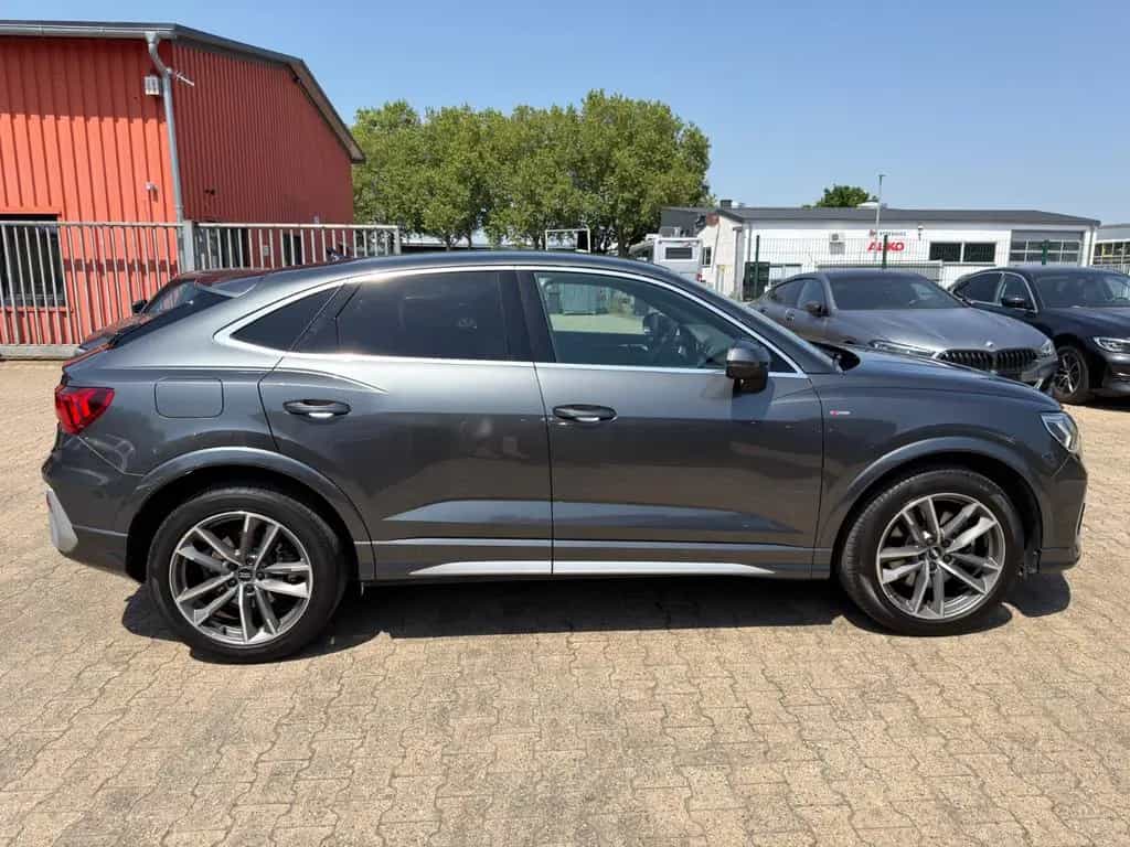 Audi Q3 Sportback 45 TFSI quattro S line Matrix 01/2020-photo-4
