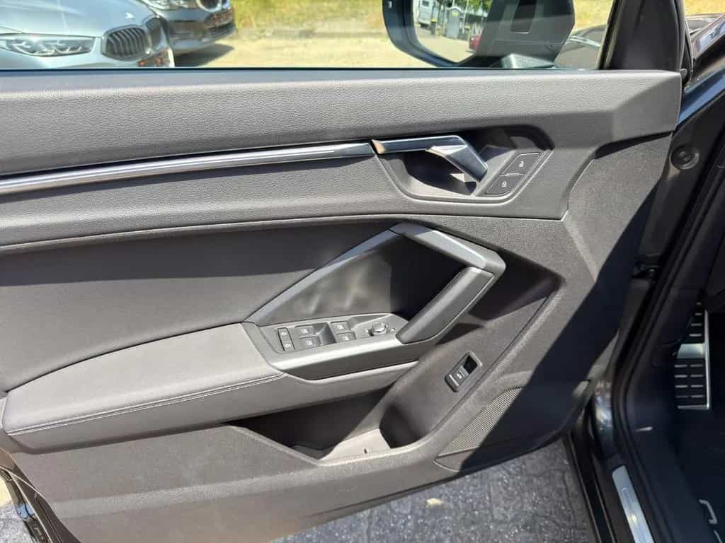 Audi Q3 Sportback 45 TFSI quattro S line Matrix 01/2020-photo-9