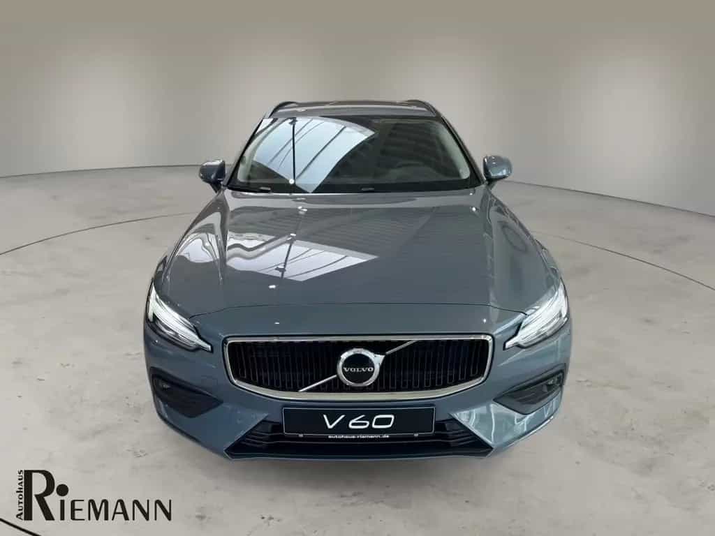 Volvo V60 B3 Benzin Core + Driver Awareness-Paket 05/2024-photo-1