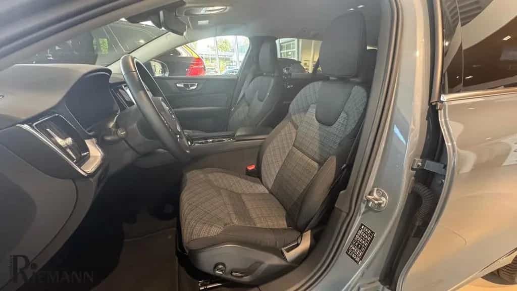 Volvo V60 B3 Benzin Core + Driver Awareness-Paket 05/2024-photo-20