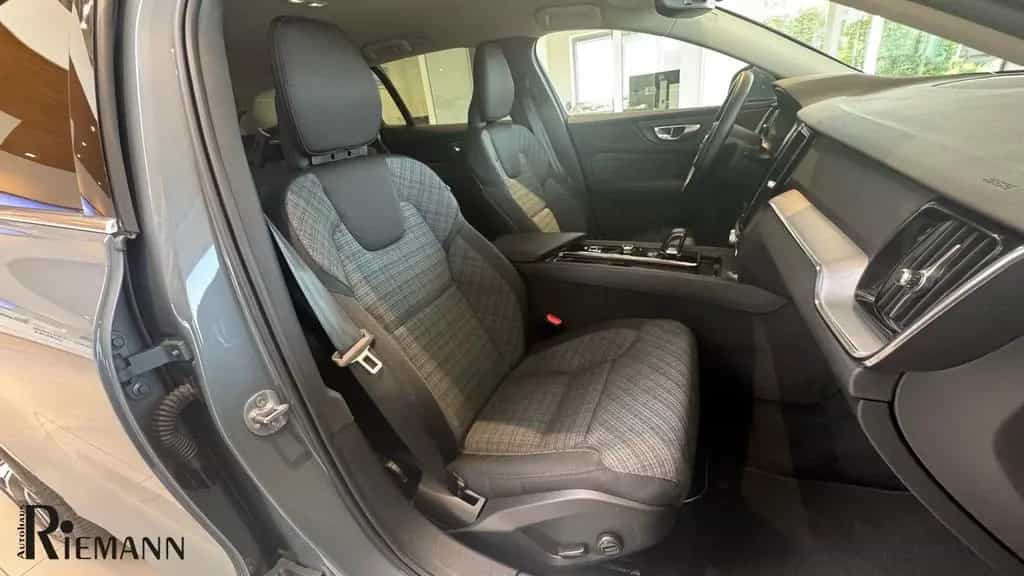 Volvo V60 B3 Benzin Core + Driver Awareness-Paket 05/2024-photo-21