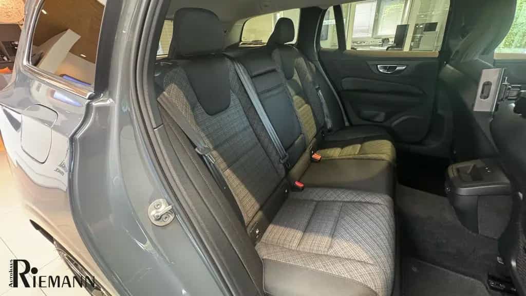 Volvo V60 B3 Benzin Core + Driver Awareness-Paket 05/2024-photo-23