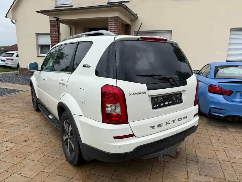 Ssangyong REXTON 2.2 Diesel e-XDi 4WD+Leder+Navi+AHK+7 Sit 02/2016-photo-2