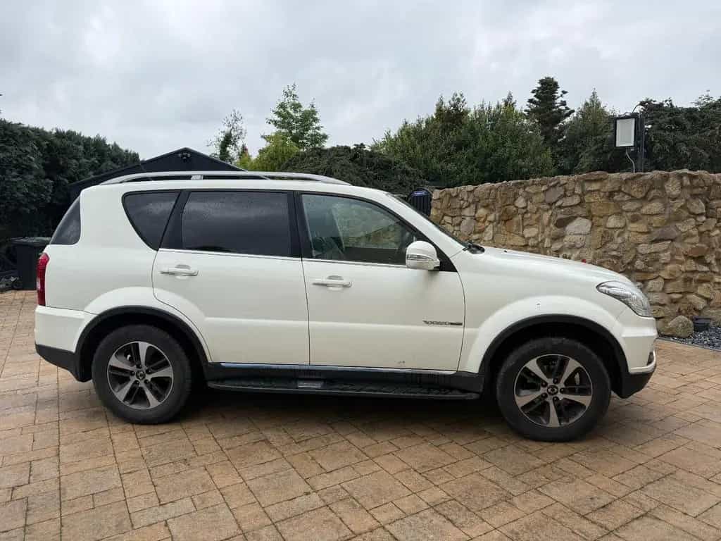 Ssangyong REXTON 2.2 Diesel e-XDi 4WD+Leder+Navi+AHK+7 Sit 02/2016-photo-3
