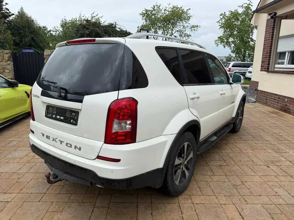 Ssangyong REXTON 2.2 Diesel e-XDi 4WD+Leder+Navi+AHK+7 Sit 02/2016-photo-4
