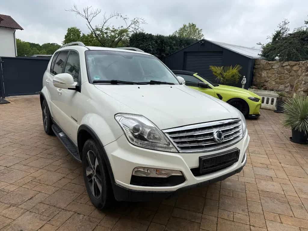 Ssangyong REXTON 2.2 Diesel e-XDi 4WD+Leder+Navi+AHK+7 Sit 02/2016-photo-5