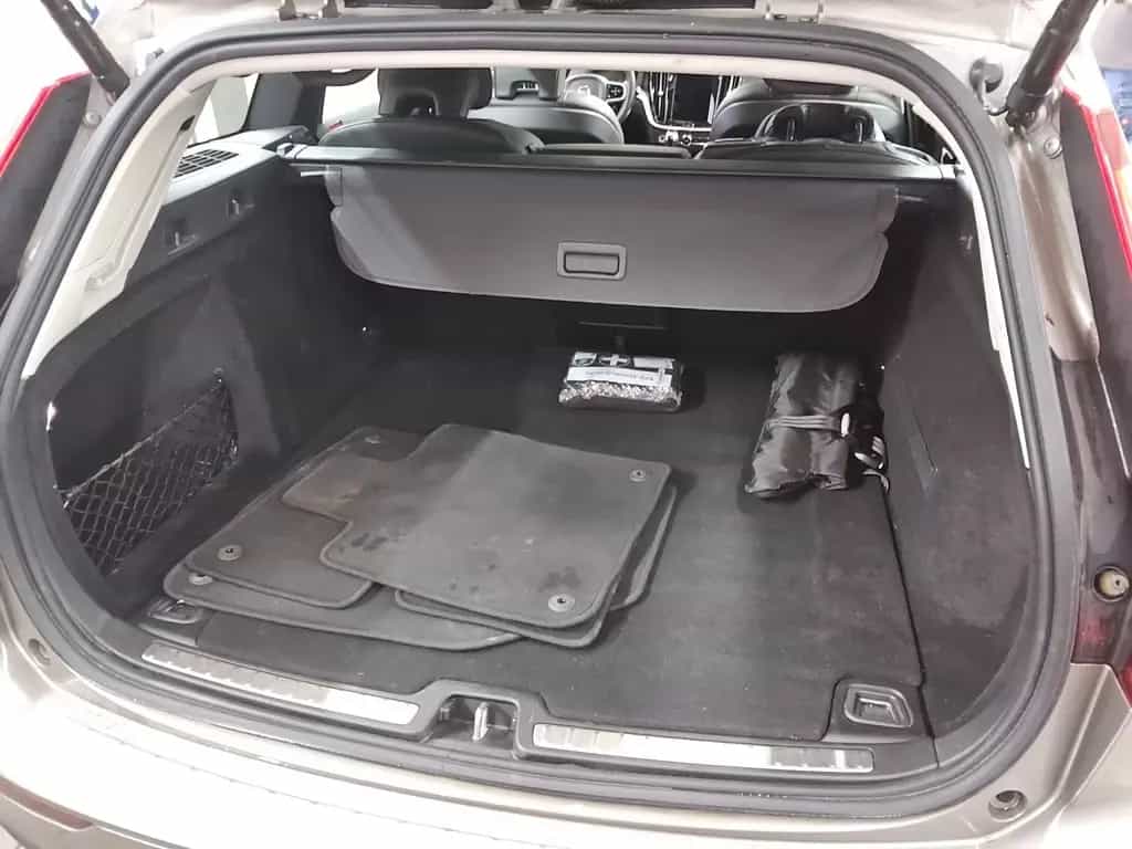 Volvo V60 D3 Momentum Pro T-Leder Navi LED Pano RFK 02/2020-photo-11