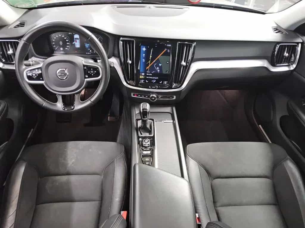 Volvo V60 D3 Momentum Pro T-Leder Navi LED Pano RFK 02/2020-photo-4