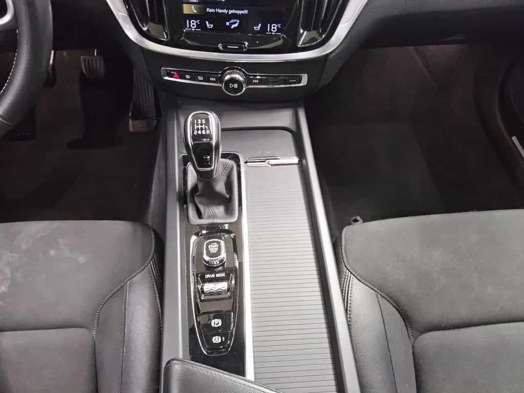 Volvo V60 D3 Momentum Pro T-Leder Navi LED Pano RFK 02/2020-photo-5