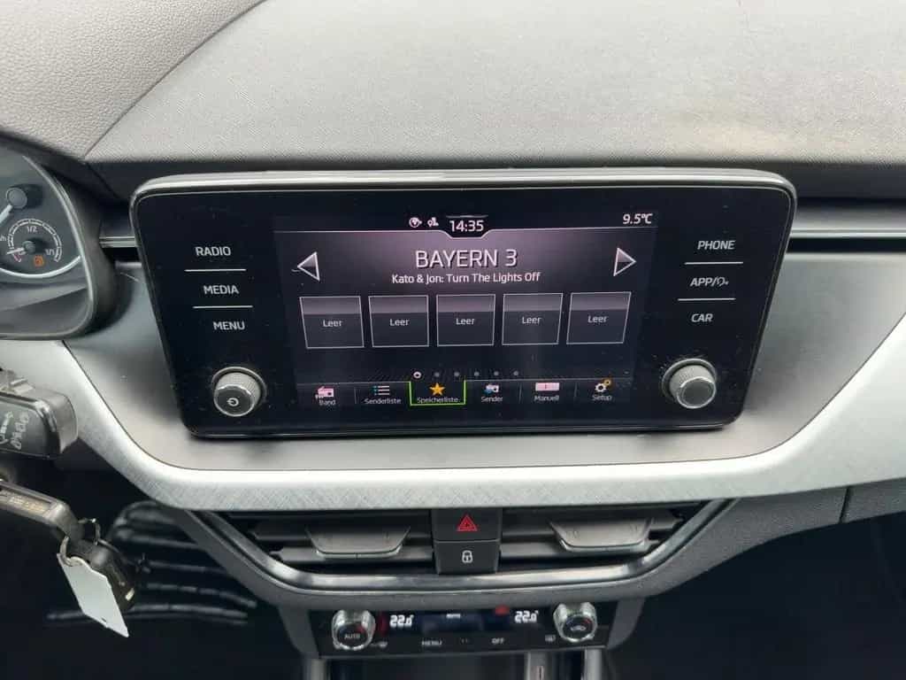 Skoda Kamiq 1.0 TSI TOUR 5JG+LED+APP+SHZ+RFK+GRA+DAB 03/2022-photo-10