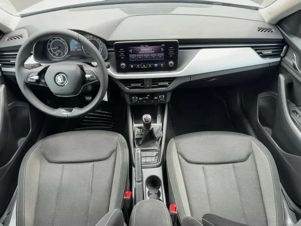 Skoda Kamiq 1.0 TSI TOUR 5JG+LED+APP+SHZ+RFK+GRA+DAB 03/2022-photo-8
