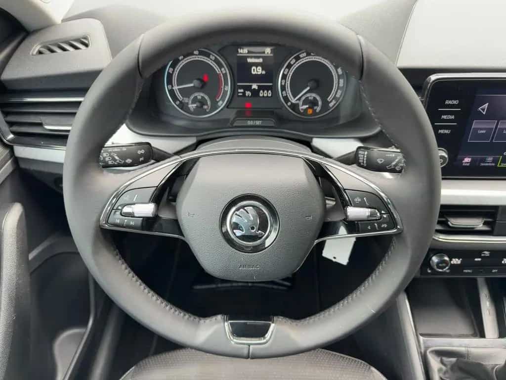 Skoda Kamiq 1.0 TSI TOUR 5JG+LED+APP+SHZ+RFK+GRA+DAB 03/2022-photo-9