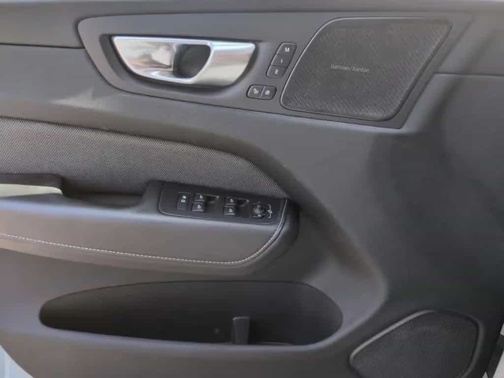 Volvo XC60 XC 60 Plus Dark AWD Bluetooth LED Klima Standhzg 05/2023-photo-9