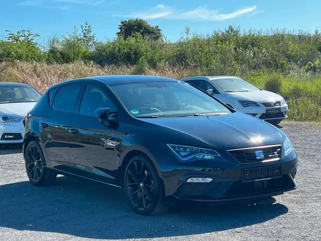 Seat Leon FR Panorama+Navi+ACT+Carplay 02/2020-photo-1